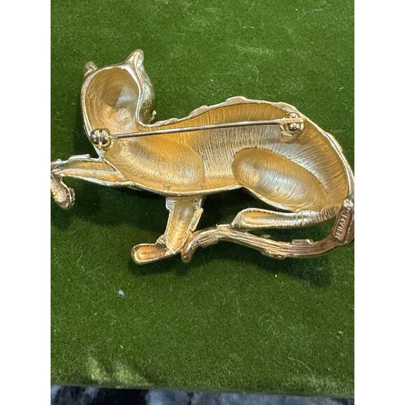 Trifari Tiger Gold Tone Brooch Signed Rare - Picture 4 of 5